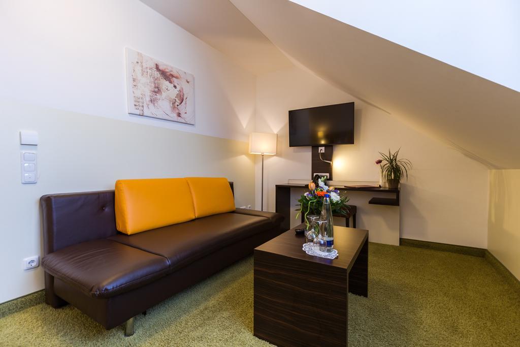 Hotel Arooma Ердинг Екстериор снимка