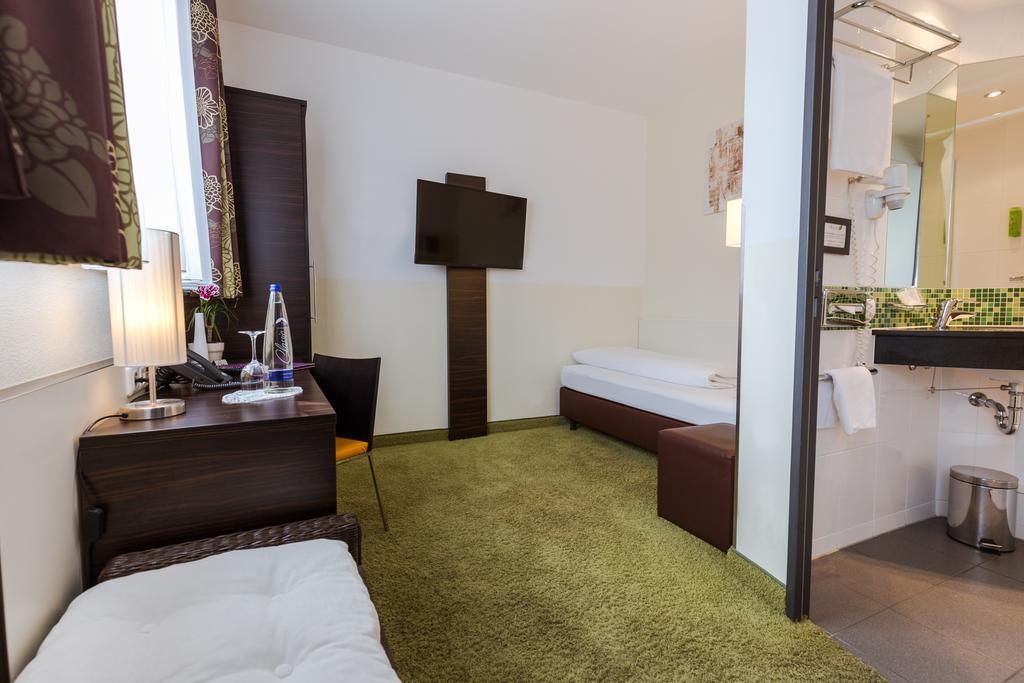 Hotel Arooma Ердинг Екстериор снимка