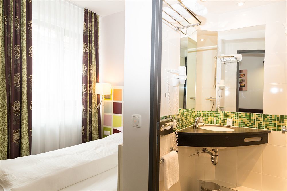 Hotel Arooma Ердинг Екстериор снимка