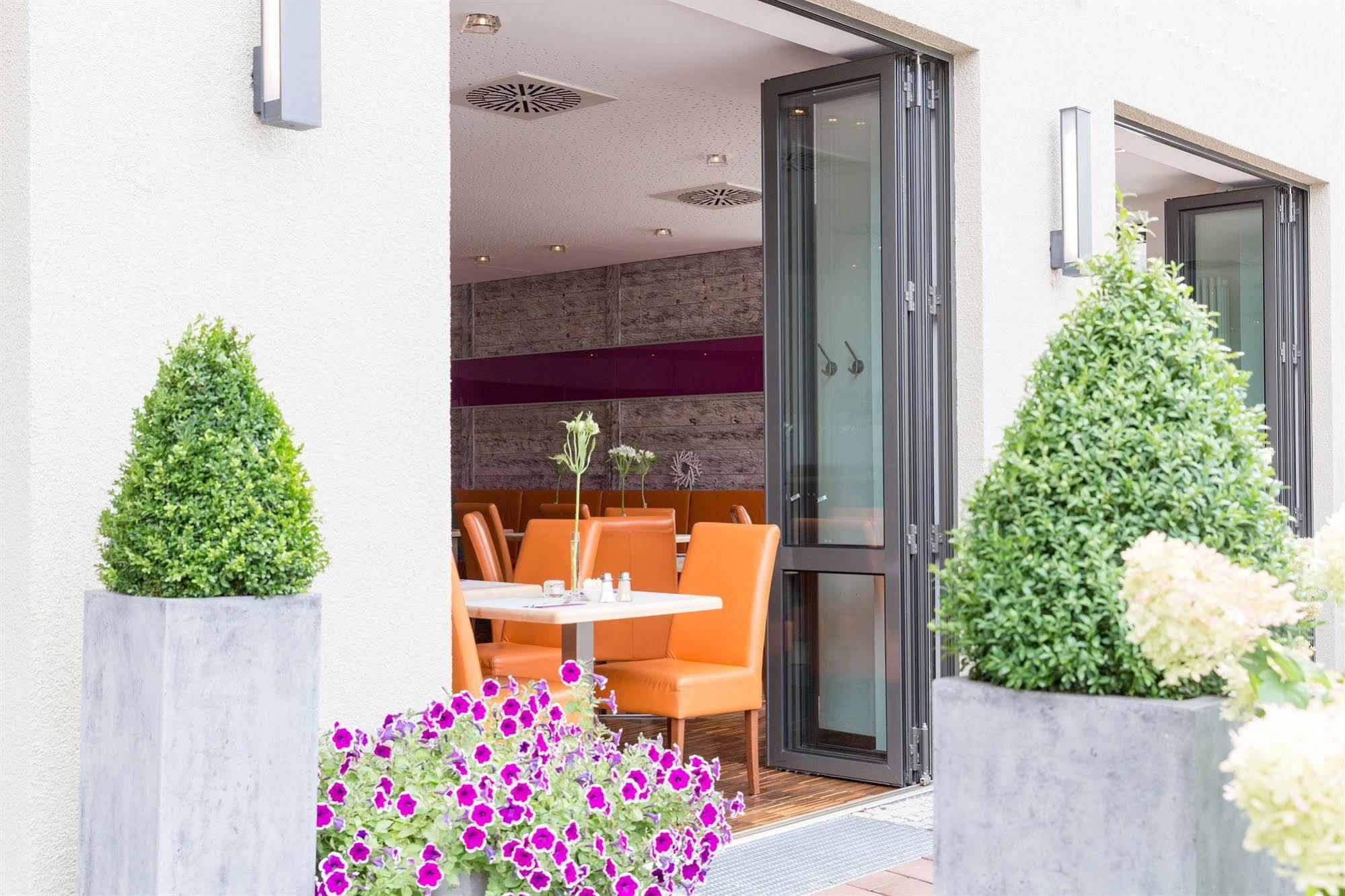 Hotel Arooma Ердинг Екстериор снимка