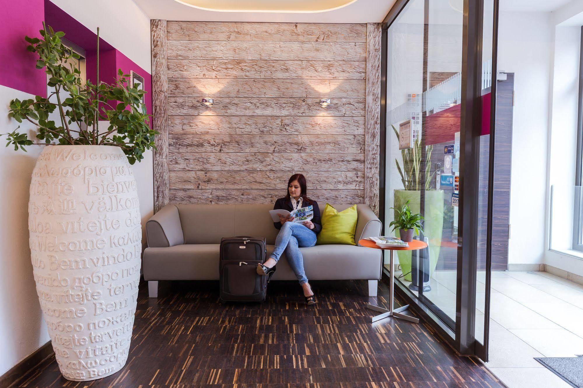 Hotel Arooma Ердинг Екстериор снимка