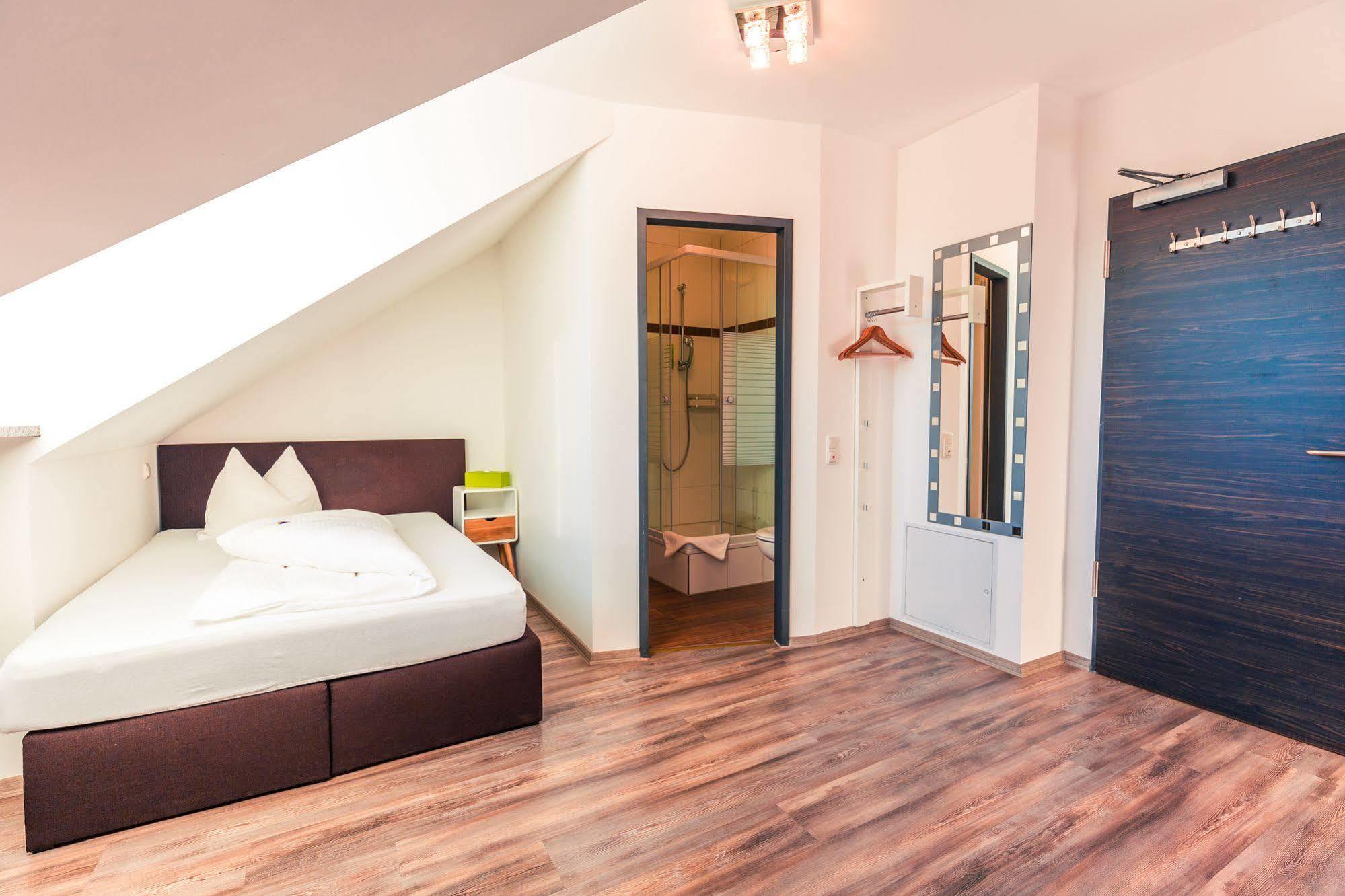 Hotel Arooma Ердинг Екстериор снимка