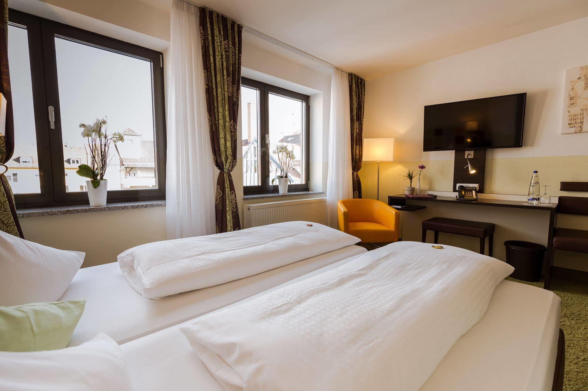 Hotel Arooma Ердинг Екстериор снимка