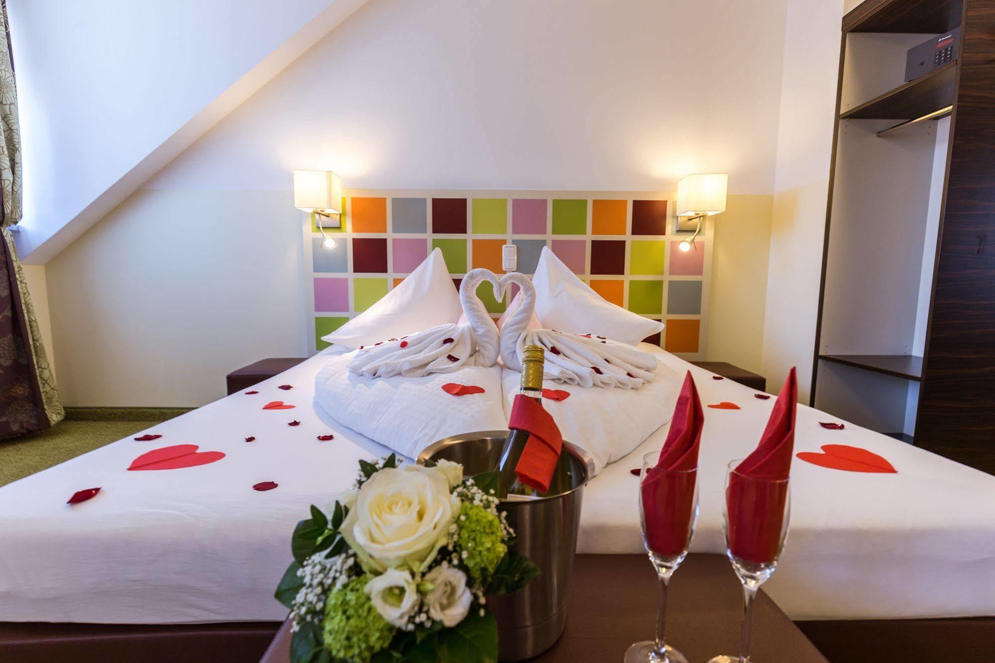 Hotel Arooma Ердинг Екстериор снимка