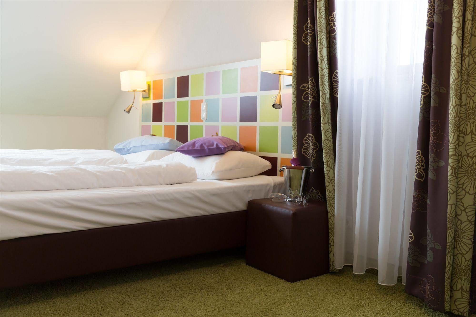 Hotel Arooma Ердинг Екстериор снимка