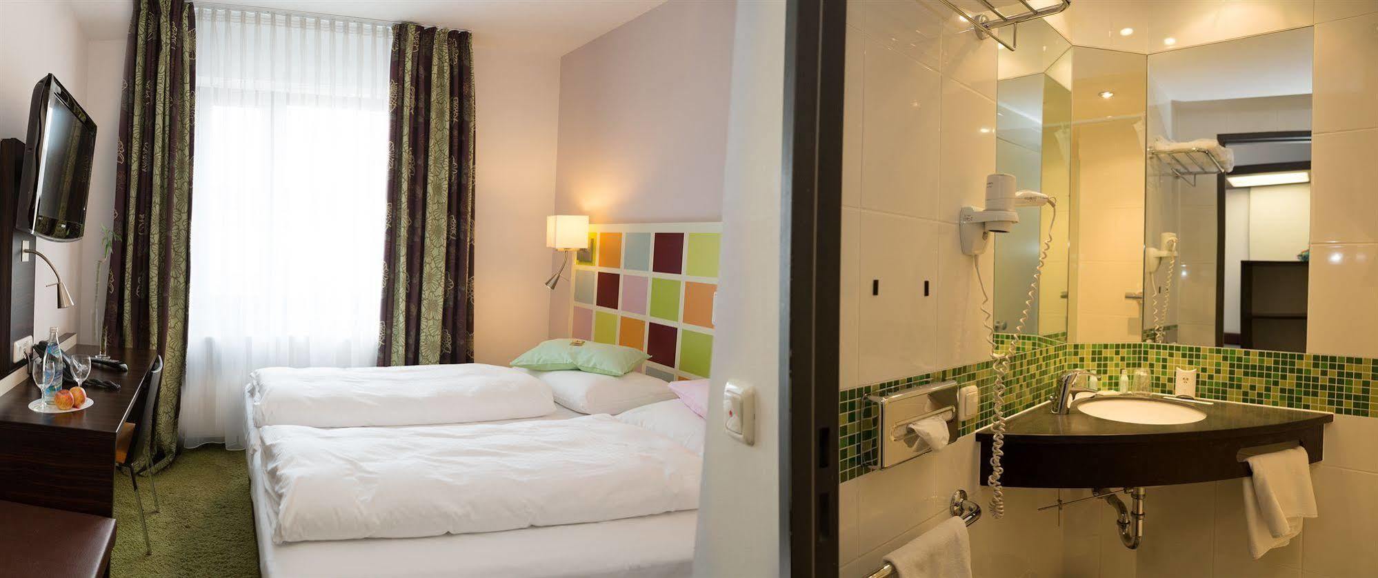 Hotel Arooma Ердинг Екстериор снимка