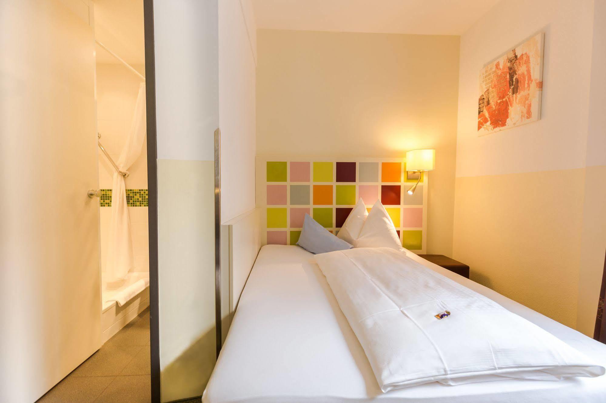 Hotel Arooma Ердинг Екстериор снимка