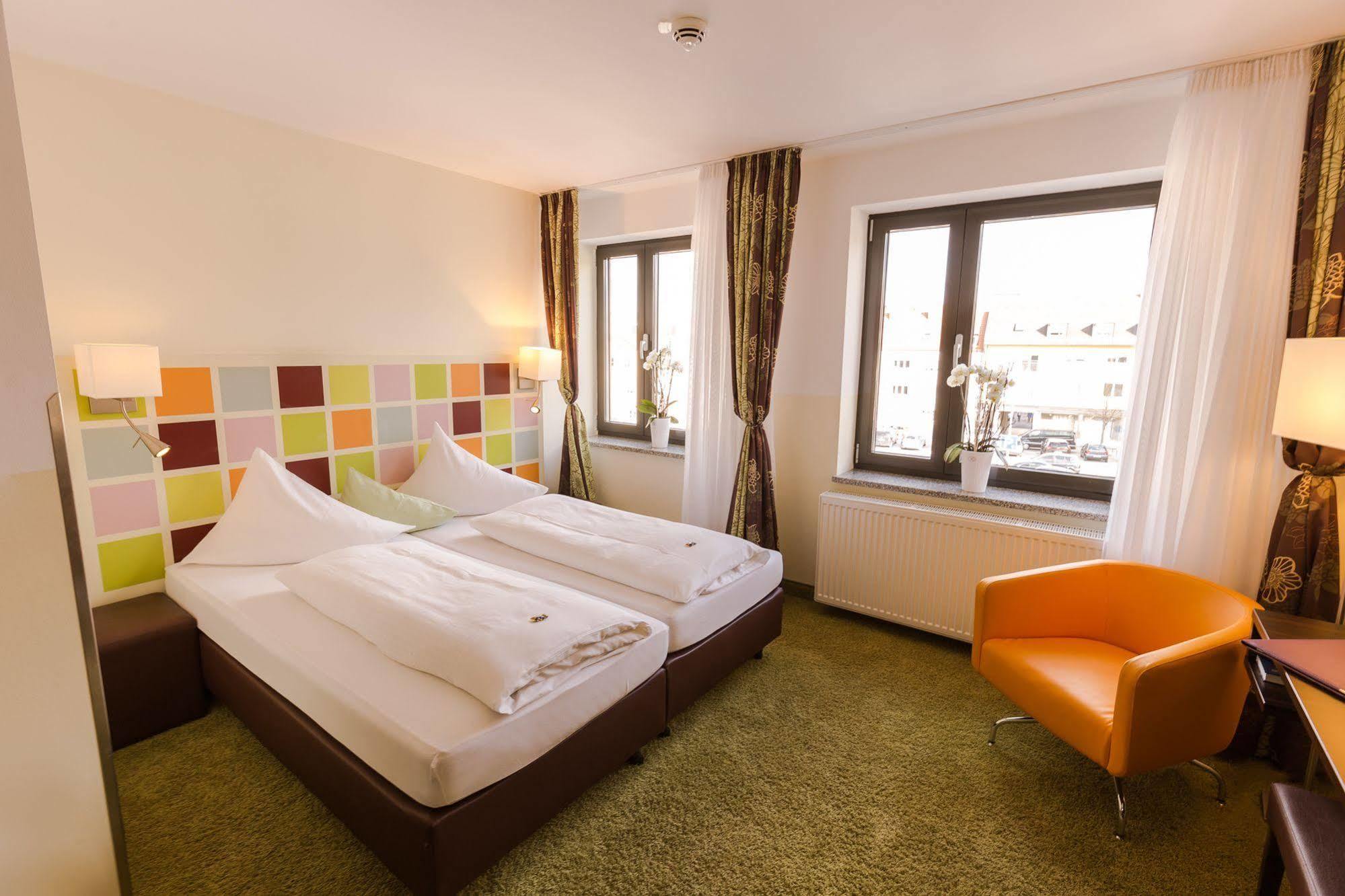Hotel Arooma Ердинг Екстериор снимка