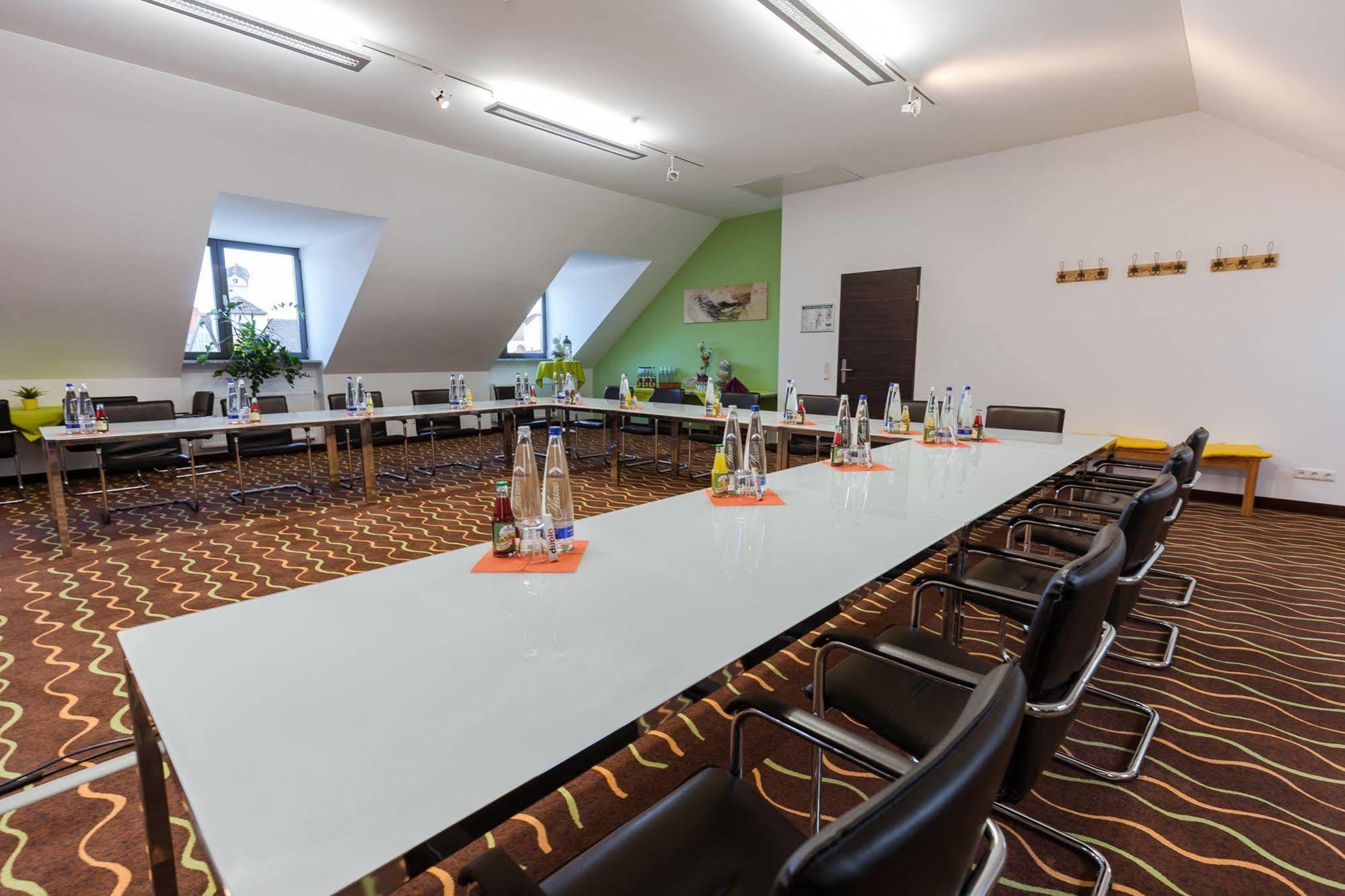 Hotel Arooma Ердинг Екстериор снимка