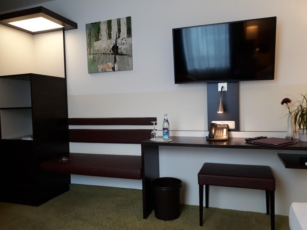 Hotel Arooma Ердинг Екстериор снимка